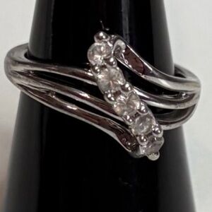 SUN Diamond Corp 925 Sterling Silver & 5 White Sapphire Ring Size 6.5 MSRP $60